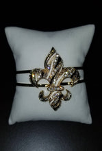 Load image into Gallery viewer, Fleur De Lis Pendant Necklace, bracelet and earring set