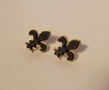 Load image into Gallery viewer, Small Fleur De Lis shaped earrings