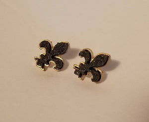 Small Fleur De Lis shaped earrings