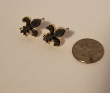 Load image into Gallery viewer, Small Fleur De Lis shaped earrings