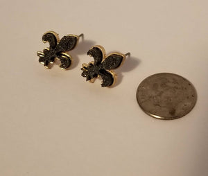Small Fleur De Lis shaped earrings