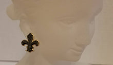 Load image into Gallery viewer, Small Fleur De Lis shaped earrings